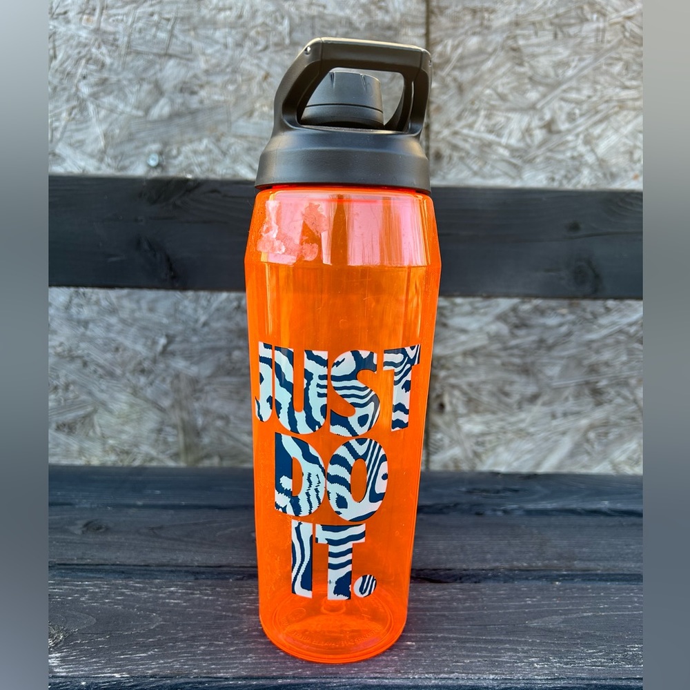 B01 - Nike Water‎ Bottle - new w/o tag